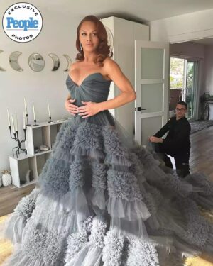 Sasha Colby Instagram - Get ready for the Emmy’s with me and @people ✨ link in my bio for the full article! Congratulations to @rupaulsdragrace  and the cast & crew of season 15❤️ so lucky to be a part of this family 

Gown: @csiriano 
Glam: @prestonmakeup 
Hair: @rickyfraserhair 
Styling: @laurelthomson_style 

📸 @andiedilley @prestonmakeup