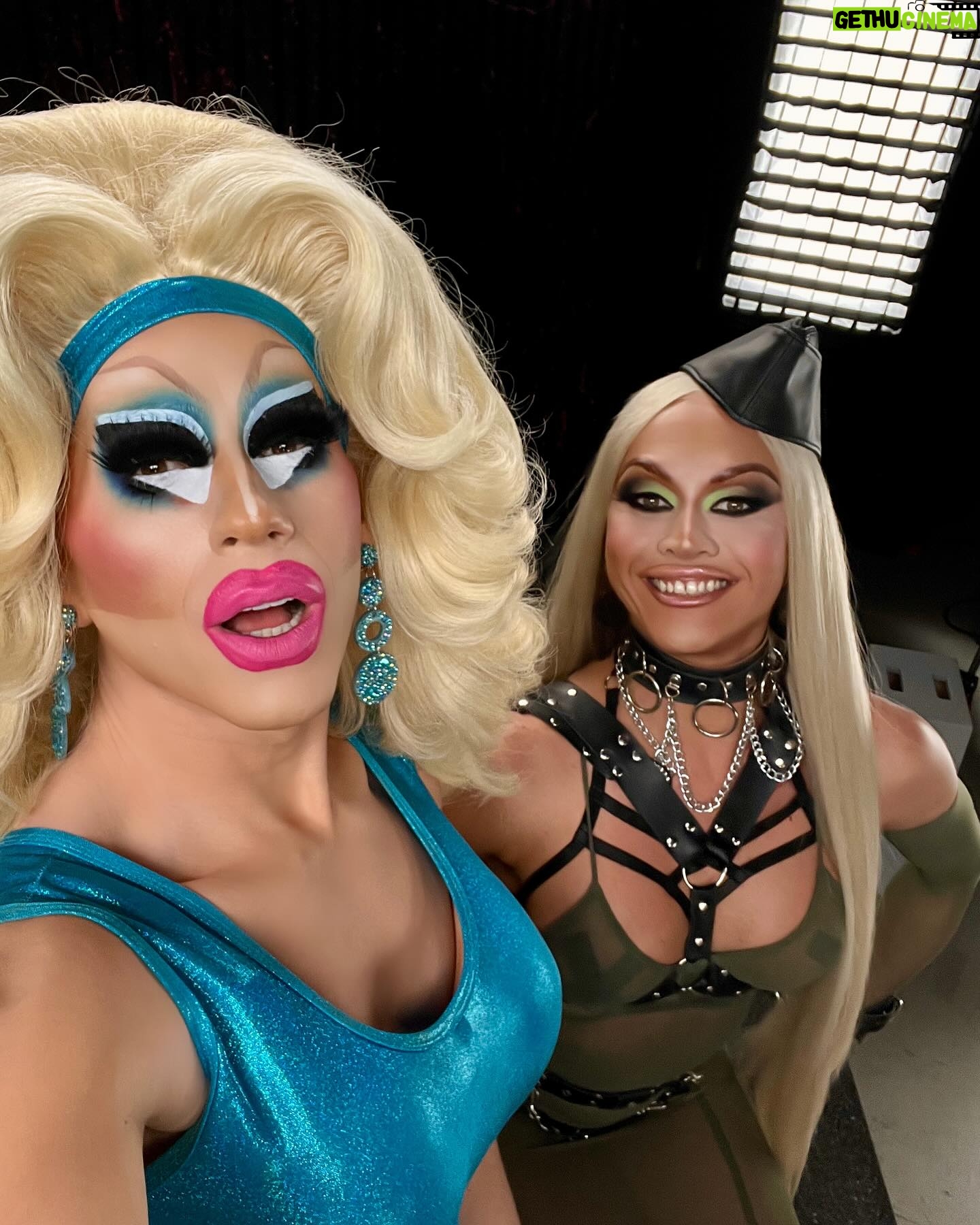 Sasha Colby Instagram - Maximizing our joint slay at #ThePitStop! ⭐️ Watch as @trixiemattel and I get into last night’s Snatch Game - live NOW on the @rupaulsdragrace YouTube channel 🏁