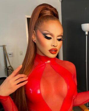 Sasha Colby Instagram - a little BTS of my promo with @rupaulsdragrace @viivhealthcare ✨ Season 16 of #DragRace premieres this Friday at 8/7c on @mtv !

Glam @prestonmakeup
Catsuit @imngo 
Gown @vee.monique