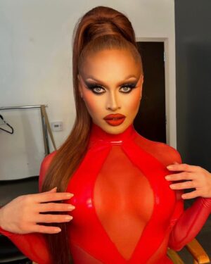 Sasha Colby Instagram - a little BTS of my promo with @rupaulsdragrace @viivhealthcare ✨ Season 16 of #DragRace premieres this Friday at 8/7c on @mtv !

Glam @prestonmakeup
Catsuit @imngo 
Gown @vee.monique