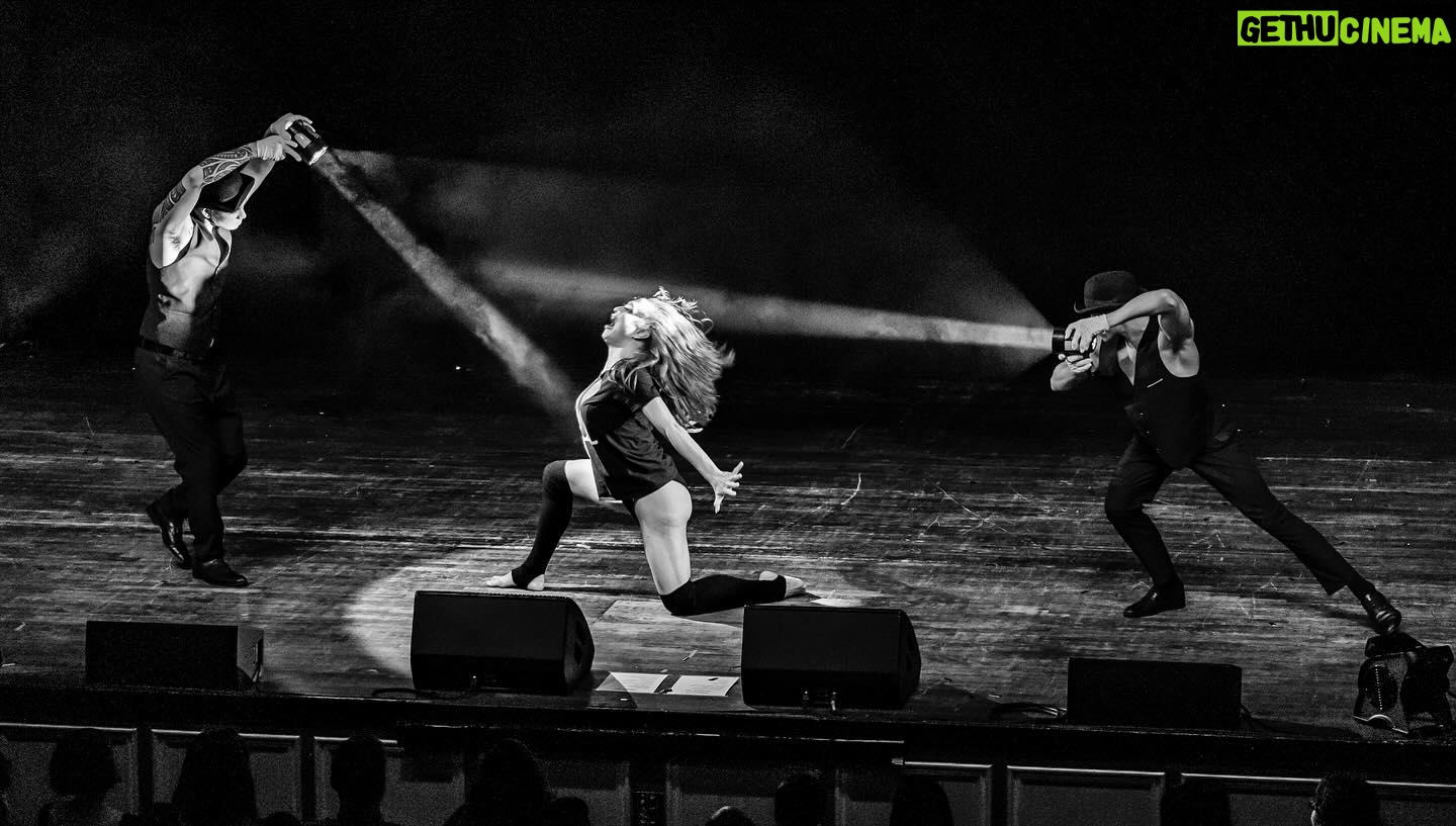 Sasha Colby Instagram - On a stage with $100k worth of professional lighting, $20 flashlights and the raw talent of @sashacolby made for this magical moment. 📷: @markmorinii