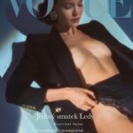 Sasha Luss Instagram - How do you do? @vogueczechoslovakia Foto: @lucianbor Editor-in-Chief: @andreabehounkova Creative Director: @kralicek styling: @casadevallbelen hair: @hairpalacio (@capsuleagence_hmc) make-up: @minkimmakeup (@thewallgroup) manicure: @vmataj (@airportagency) set design: @sir_arnaud_laurens casting: @oliver_ress_casting (@creartvt_agency)