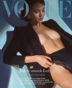 Sasha Luss Instagram - How do you do? @vogueczechoslovakia Foto: @lucianbor Editor-in-Chief: @andreabehounkova Creative Director: @kralicek styling: @casadevallbelen hair: @hairpalacio (@capsuleagence_hmc) make-up: @minkimmakeup (@thewallgroup) manicure: @vmataj (@airportagency) set design: @sir_arnaud_laurens casting: @oliver_ress_casting (@creartvt_agency)