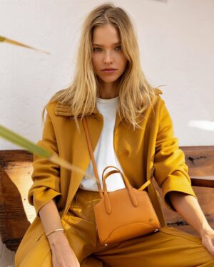 Sasha Luss Instagram - Autumn in love... in love with my new @loropianaofficial Sesia Bag - when it comes to a perfect bag Sesia is the one. #LoroPianaSesiaBag #SomewhereInLoroPiana #ad