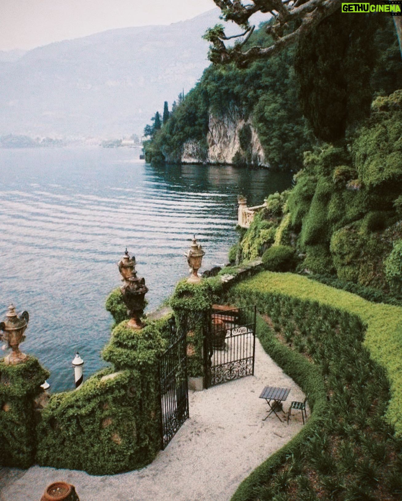 Sasha Luss - 16.3K Likes - I like this place and could willingly waste my time in it.
William Shakespeare