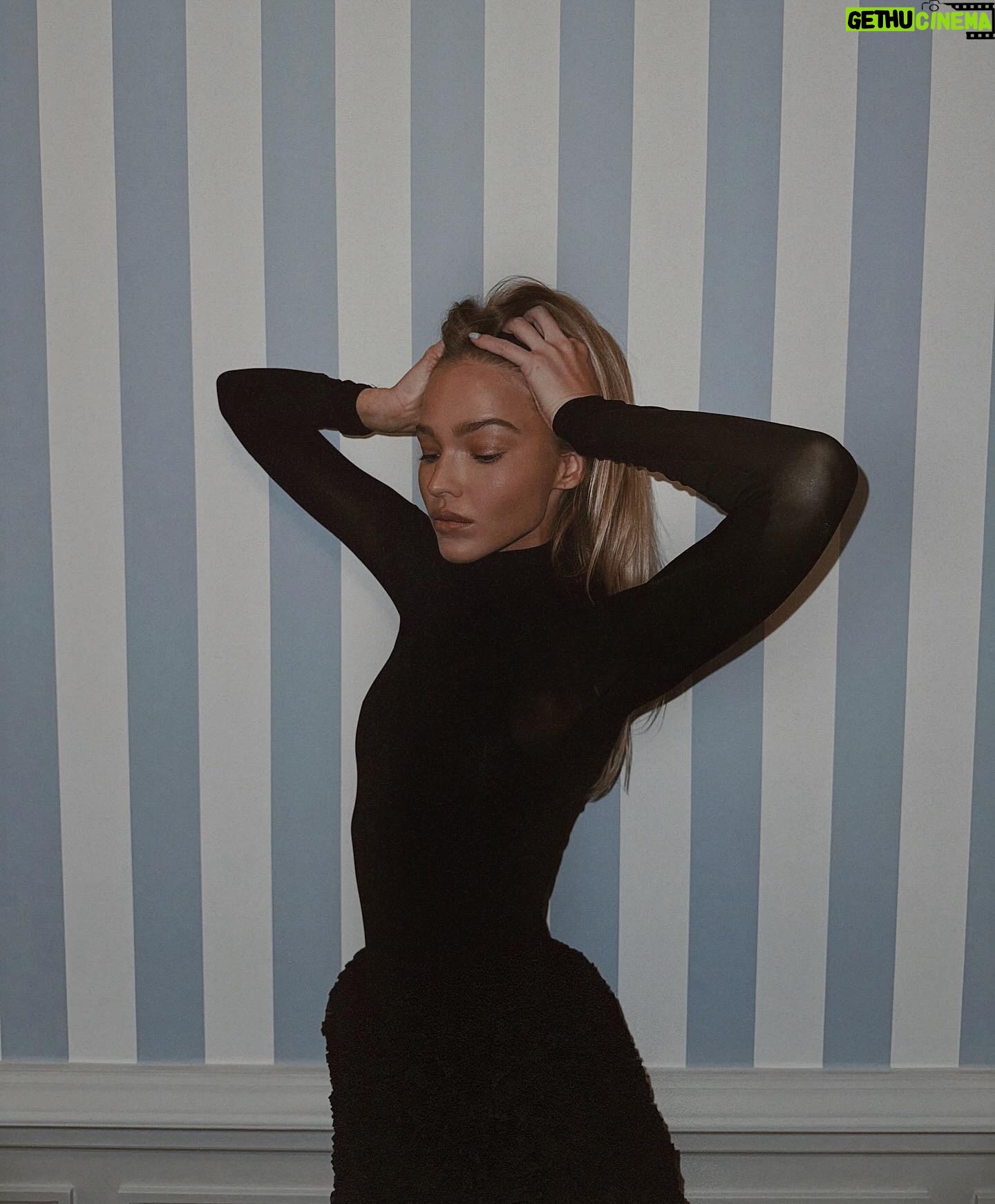 Sasha Luss - 3 Likes - The Dress