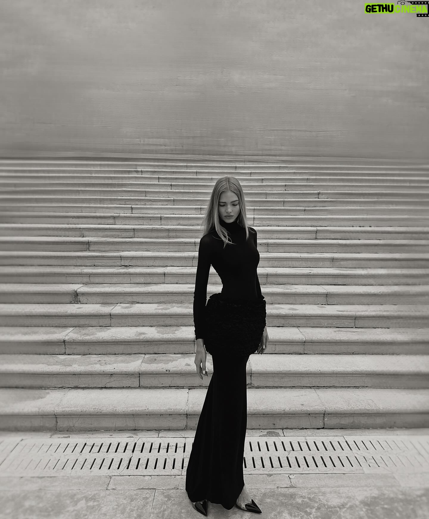 Sasha Luss - 3 Likes - The Dress