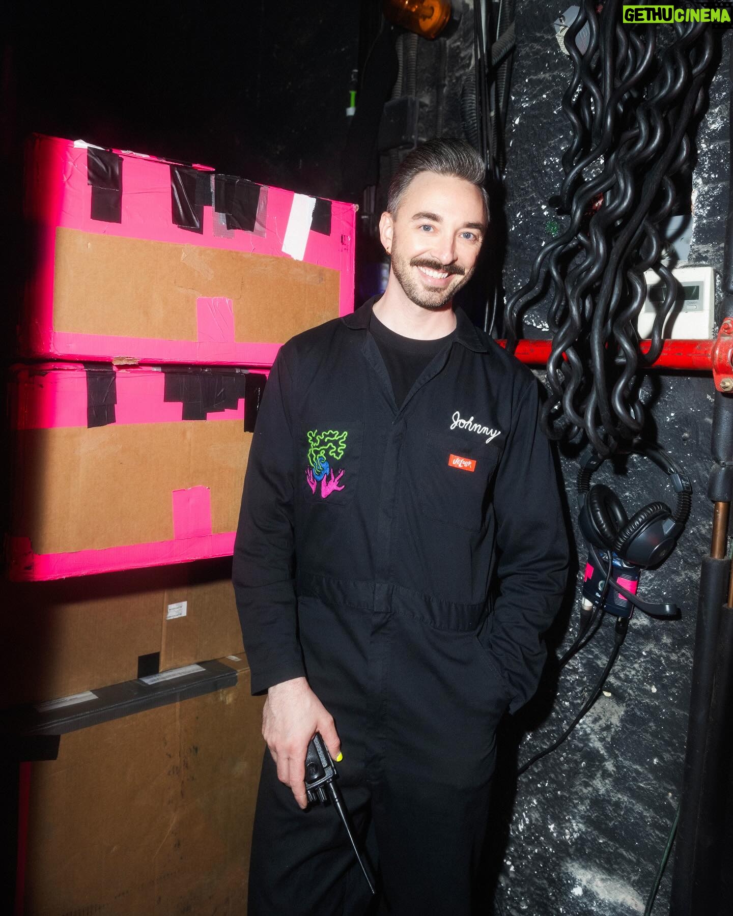 Sasha Velour Instagram - Let’s hear it for the amazing crew of The Big Reveal Live Show Tour!! Producer - Johnny Velour Technical director and lighting - Ettie Pin (@cosettepindesign) Company manager and stage crew - Nicole Lutz (@the_nicole_lutz) Merch manager and stage crew- Zoe Ziegfeld (@zoeziegfeld) Electrics and Spotlight - Rodney Perez (@mc.casita Photographer and front of house - Mettie Ostrowski (@mettieostrowski) Naps and kisses - Vanya Velour (@vanya.velour) Yeah they are hot. 📸: @mettieostrowski