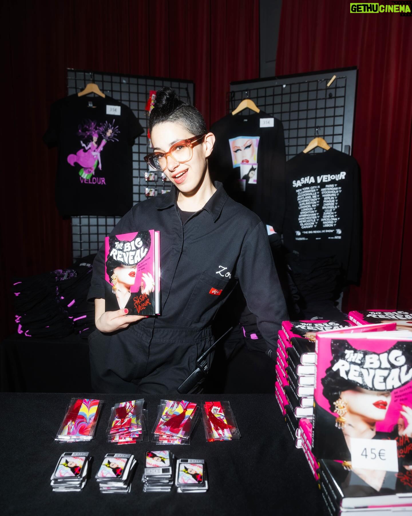 Sasha Velour Instagram - Let’s hear it for the amazing crew of The Big Reveal Live Show Tour!! Producer - Johnny Velour Technical director and lighting - Ettie Pin (@cosettepindesign) Company manager and stage crew - Nicole Lutz (@the_nicole_lutz) Merch manager and stage crew- Zoe Ziegfeld (@zoeziegfeld) Electrics and Spotlight - Rodney Perez (@mc.casita Photographer and front of house - Mettie Ostrowski (@mettieostrowski) Naps and kisses - Vanya Velour (@vanya.velour) Yeah they are hot. 📸: @mettieostrowski