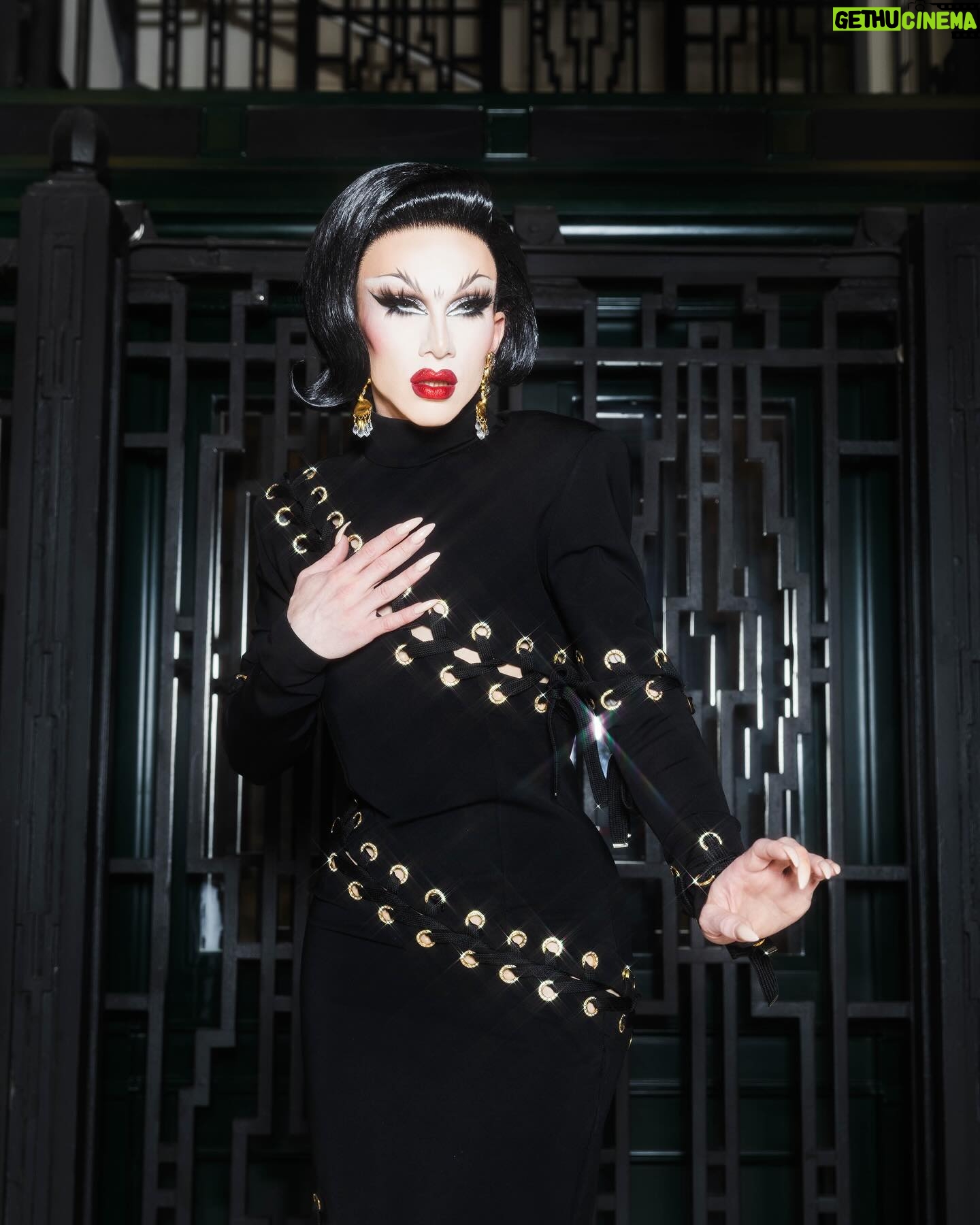 Sasha Velour Instagram - Adios, adieu, tschüss, ciao, byeeeee. Final night of the tour is tonight! I’ll miss this so much! It was a dream wearing these two incredible dresses from @analocking for my show last night in Madrid (including one of her Drag Race judging looks) and performing with the one and only @supremmedeluxe the night before in Barcelona. Still thinking about the brilliant acts brought by all our special guests this week: @marinaforev3r in Madrid, @tessatesticle in Zürich, and @moondragqueen in Genève. Legendary nights of drag! Love you 💖 Photos by @mettieostrowski