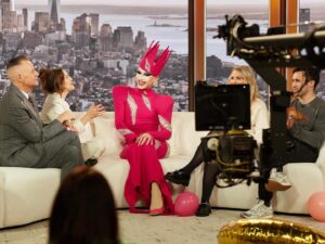 Sasha Velour Instagram - Dream moment of my life on the @thedrewbarrymoreshow talking about drag, friendship, and @werehere Season 4!  Thank you Drew, @helloross, @meghantrainor, and @chrisolsen for welcoming me onto the couch, I’ll never forget it!

Thanks to @thestevewarren, @johnnieinstagram, @HBO, @witchhousepr for making it all happen! Wearing @diegomontoyastudio 💖