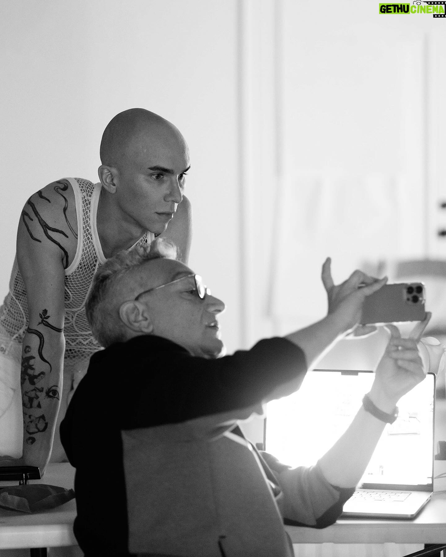 Sasha Velour Instagram - This August, my new play “Velour: A Drag Spectacular” will premiere at @lajollaplayhouse (respected birthplace of new American theater), directed by the legendary @moiseskaufman and co-produced by @tectonictheaterproject. We’ve been workshopping this daring piece for the last year and it’s truly some of the best work I’ve ever been a part of! Huge gratitude to everyone who made this happen. I can’t wait for you to see it all come together in just a few months. Tickets are available now! Photos by @jdurban_photography