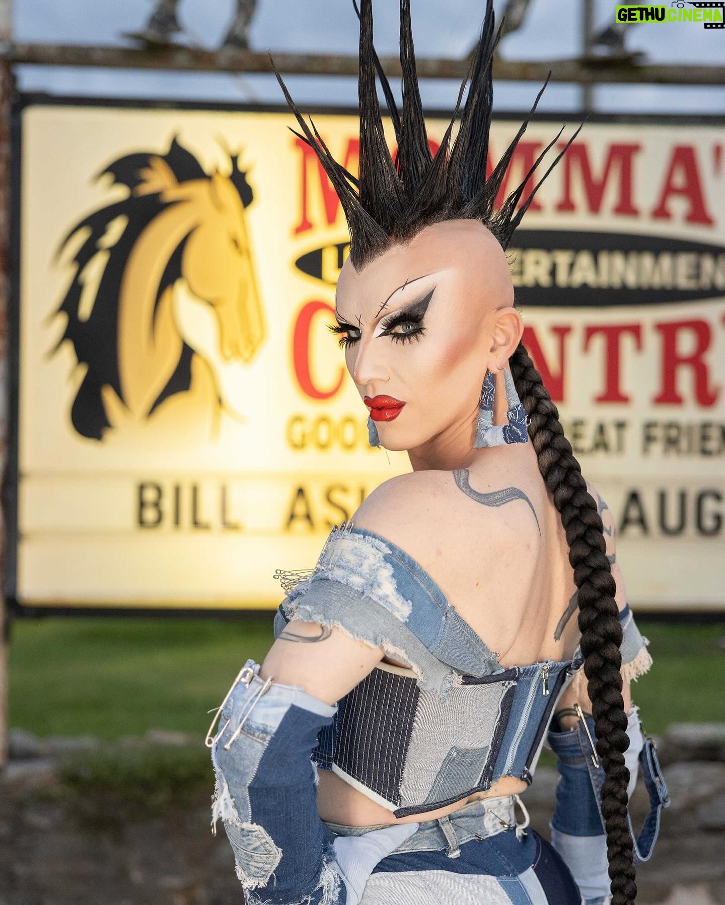 Sasha Velour Instagram - This is Momma’s Country! A little side-project from Tennessee with @jaidaehall and @thequeenpriyanka. We went line dancing so I could remind myself how much I struggle learning choreo. Make sure you watch the @criticschoice @ccrealtv-nominated adventures on this season of @werehere on @hbo. Photos by @gregendries Look by @caseyyalater Hair by @johnnovotny Makeup by me
