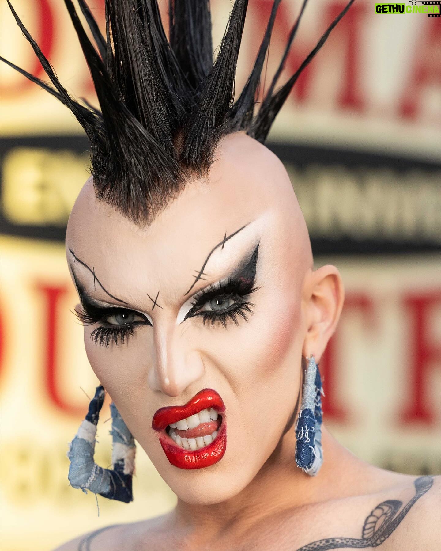 Sasha Velour Instagram - This is Momma’s Country! A little side-project from Tennessee with @jaidaehall and @thequeenpriyanka. We went line dancing so I could remind myself how much I struggle learning choreo. Make sure you watch the @criticschoice @ccrealtv-nominated adventures on this season of @werehere on @hbo. Photos by @gregendries Look by @caseyyalater Hair by @johnnovotny Makeup by me