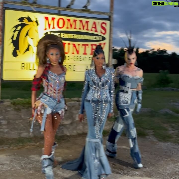 Sasha Velour Instagram - This is Momma’s Country! A little side-project from Tennessee with @jaidaehall and @thequeenpriyanka. We went line dancing so I could remind myself how much I struggle learning choreo. Make sure you watch the @criticschoice @ccrealtv-nominated adventures on this season of @werehere on @hbo. Photos by @gregendries Look by @caseyyalater Hair by @johnnovotny Makeup by me