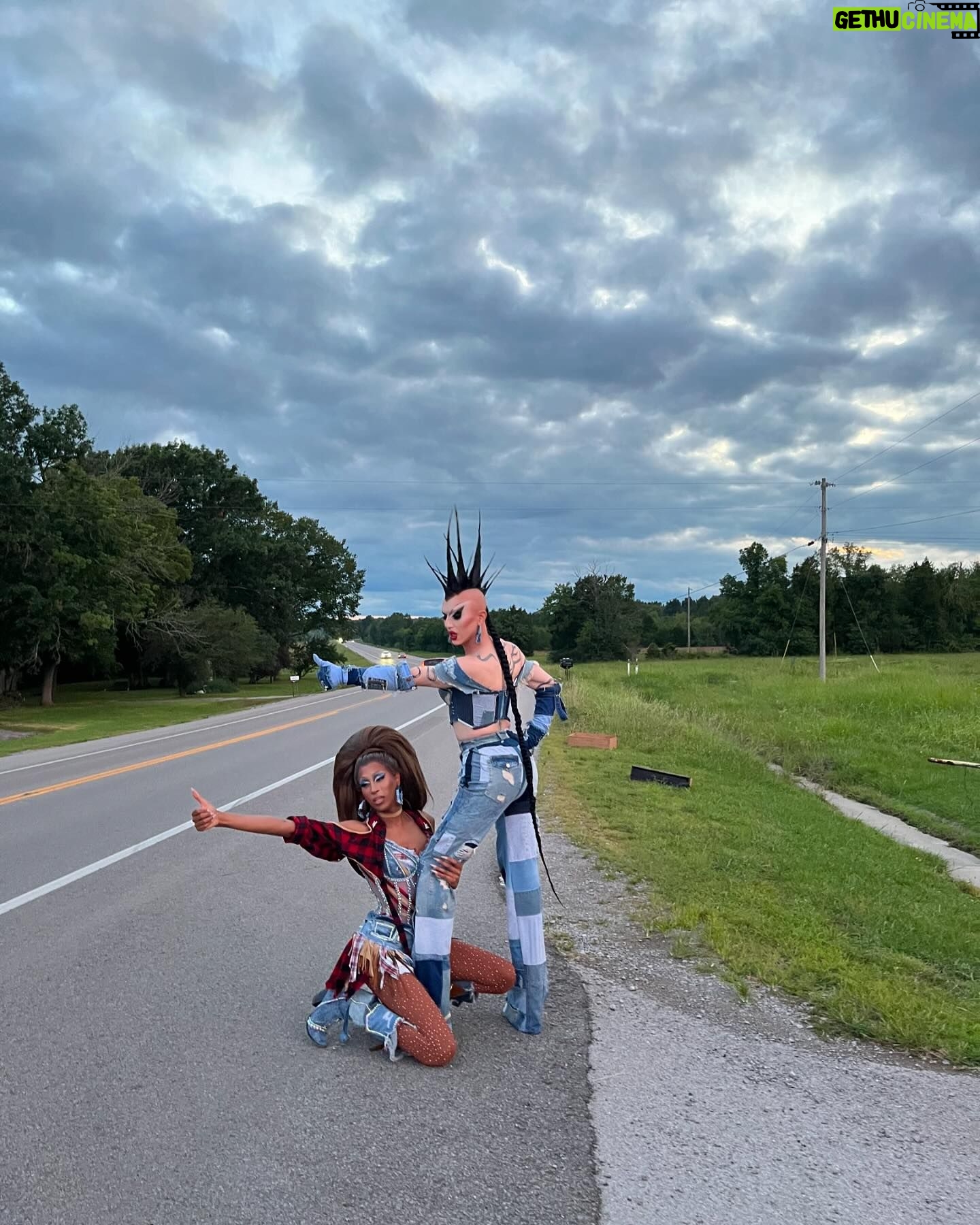 Sasha Velour Instagram - This is Momma’s Country! A little side-project from Tennessee with @jaidaehall and @thequeenpriyanka. We went line dancing so I could remind myself how much I struggle learning choreo. Make sure you watch the @criticschoice @ccrealtv-nominated adventures on this season of @werehere on @hbo. Photos by @gregendries Look by @caseyyalater Hair by @johnnovotny Makeup by me