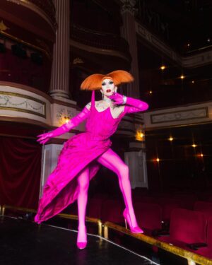 Sasha Velour Instagram - Some favorite photo moments from tour 🩵🩷💛 

Tap through for designer credits 💎