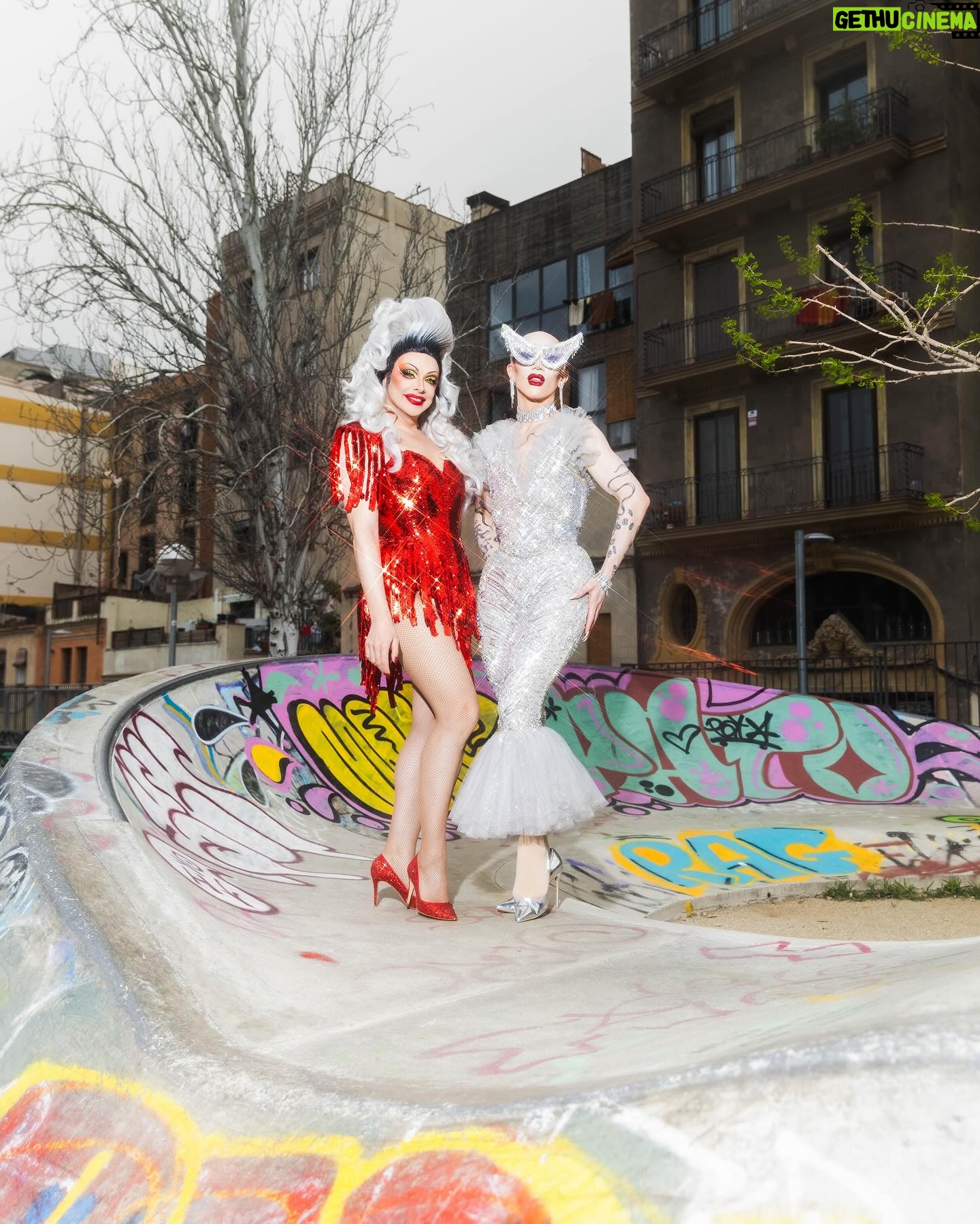 Sasha Velour Instagram - Adios, adieu, tschüss, ciao, byeeeee. Final night of the tour is tonight! I’ll miss this so much! It was a dream wearing these two incredible dresses from @analocking for my show last night in Madrid (including one of her Drag Race judging looks) and performing with the one and only @supremmedeluxe the night before in Barcelona. Still thinking about the brilliant acts brought by all our special guests this week: @marinaforev3r in Madrid, @tessatesticle in Zürich, and @moondragqueen in Genève. Legendary nights of drag! Love you 💖 Photos by @mettieostrowski