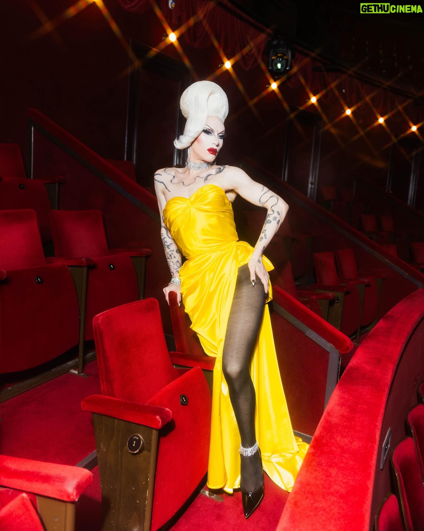 Sasha Velour Instagram - Bedankt Amsterdam 🌙💋🌷 📸 @mettieostrowski I was feeling my fantasy at @theatercarre with two nights of shows…and VERY inspiring special guests @vanessavancartier and @missenvyperu. Love you, my queens!! Dress: @gloria_swansong Hair: @doubledwigs Jewels: @sorrelloriginals