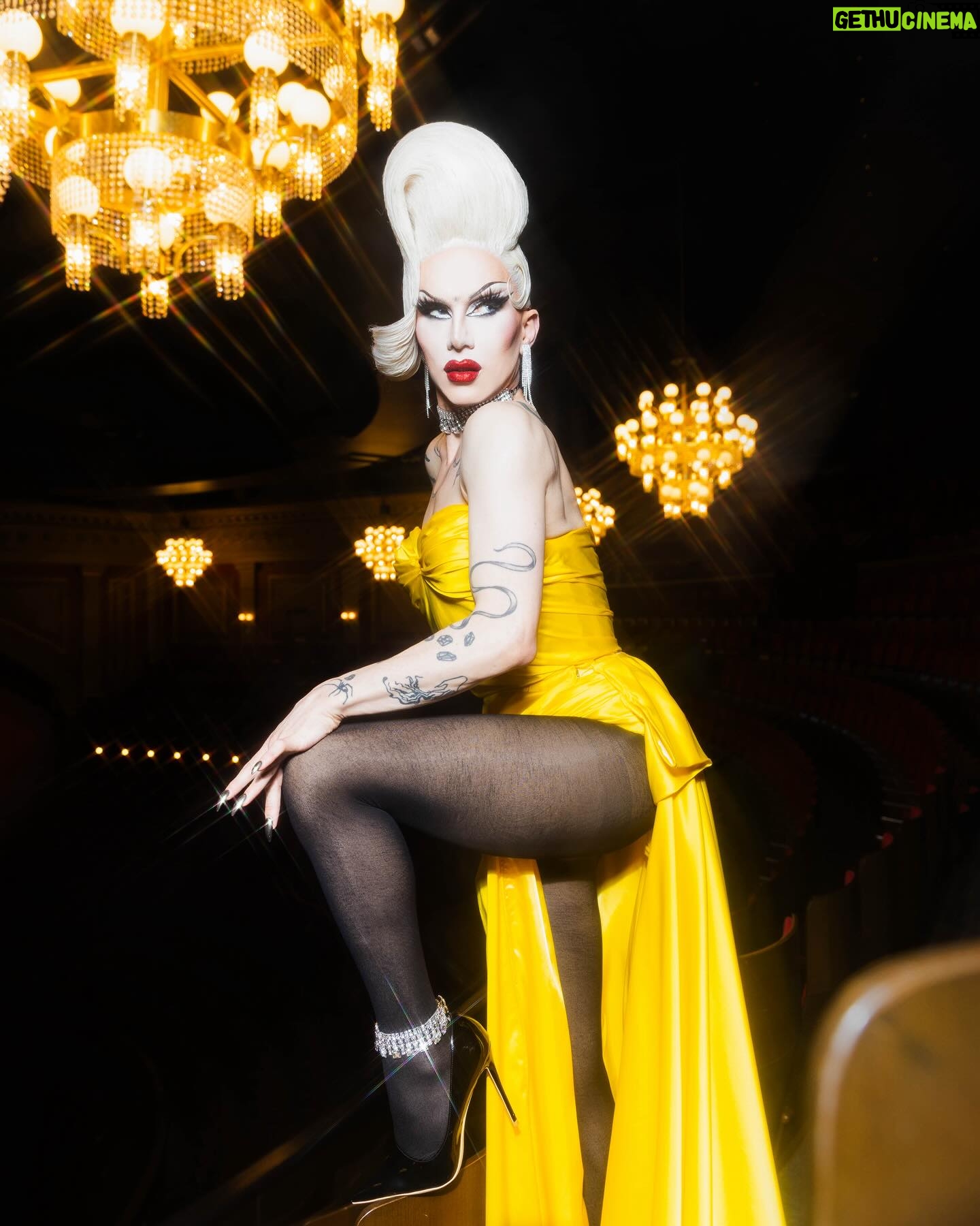 Sasha Velour Instagram - Bedankt Amsterdam 🌙💋🌷 📸 @mettieostrowski I was feeling my fantasy at @theatercarre with two nights of shows…and VERY inspiring special guests @vanessavancartier and @missenvyperu. Love you, my queens!! Dress: @gloria_swansong Hair: @doubledwigs Jewels: @sorrelloriginals