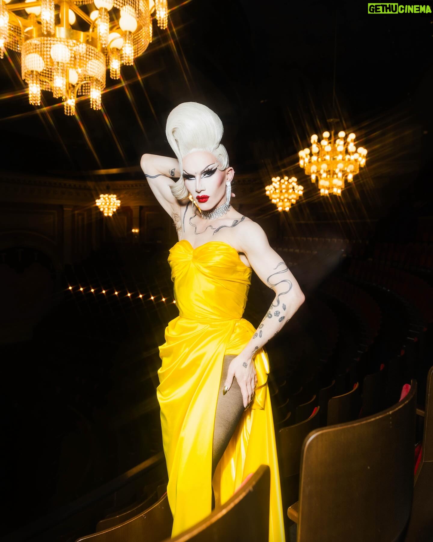 Sasha Velour Instagram - Bedankt Amsterdam 🌙💋🌷 📸 @mettieostrowski I was feeling my fantasy at @theatercarre with two nights of shows…and VERY inspiring special guests @vanessavancartier and @missenvyperu. Love you, my queens!! Dress: @gloria_swansong Hair: @doubledwigs Jewels: @sorrelloriginals