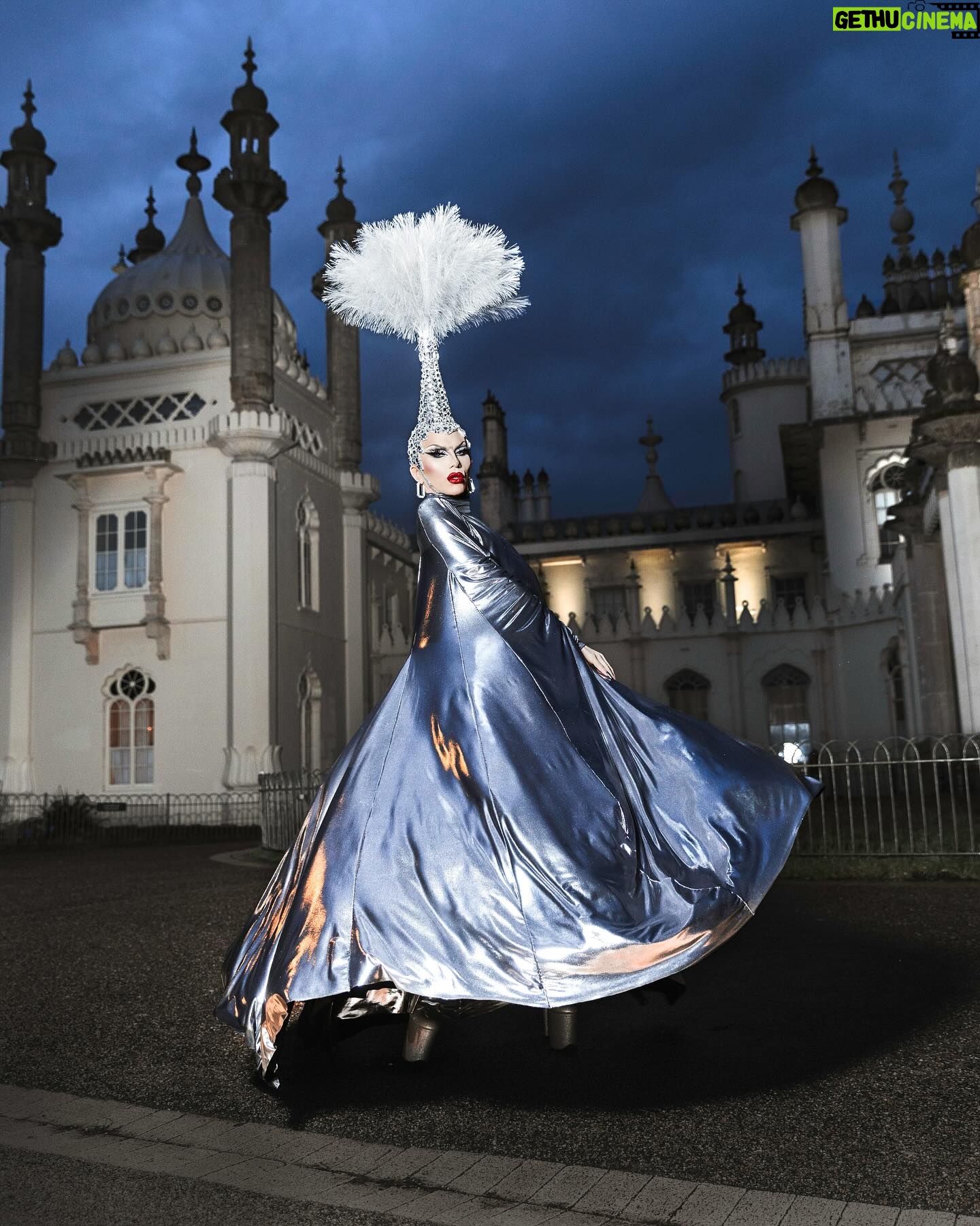 Sasha Velour Instagram - The Brighton Dome windows have never been cleaner thanks to very special guest @misterjoeblack π§Όπͺπ€ You have three more chances to catch The Big Reveal Live Show in the UK before we make our way to Europe next week! Photos in front of the @royalpaviliongardens by @mettieostrowski Headpiece by @diegomontoyastudio Garment by @jazzmint.dash