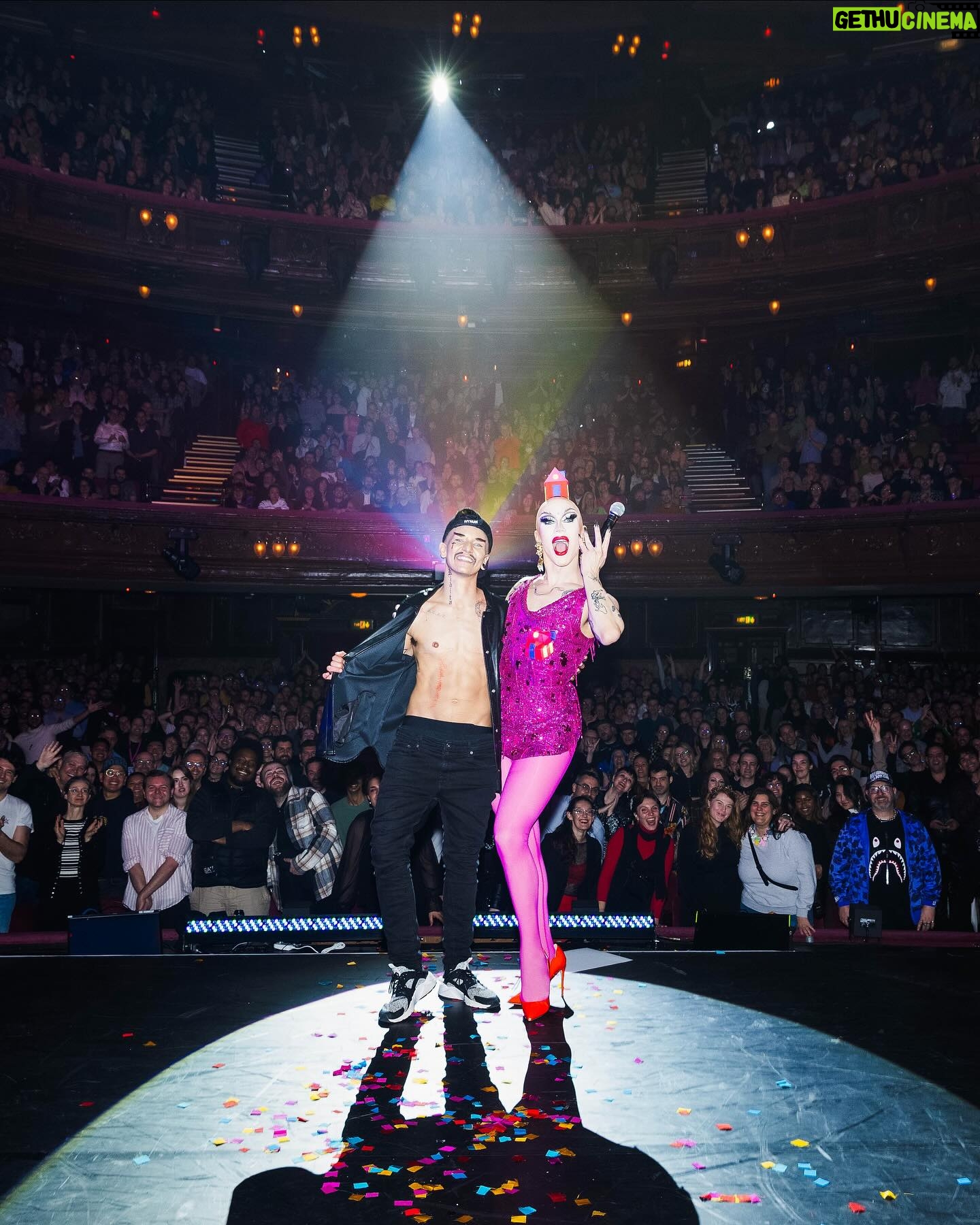 Sasha Velour Instagram - London, you were absolutely gorgeous! What a great start to the international leg of the tour. Thank you @prinxchiyo for showing us what the best of drag is all about! Can’t wait for more shows across the UK 🚐💨 Photos by @mettieostrowski Look by @diegomontoyastudio Hair by @jeanbaptiste.santens