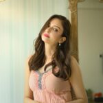 Saumya Tandon Instagram - Yes I feel good, and going out today , sometimes it just takes putting lipstick on to make you feel bright and happy. And don’t know why I decide to only give a left profile. Uff the actor in me! Profile obsessed.