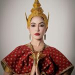 Savika Chaiyadej Instagram - Once upon a time in Ayothaya ✨ 🇹🇭 #ayothayamakeup #ayothayatrend #makeuptransformation #makeup #thailand #pinkysavika #thaitraditional @gampun @mix_rachaya @tippymakeup @casperproud @kelly_yeslow @lefth4nds
