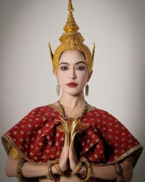 Savika Chaiyadej Instagram - Once upon a time in Ayothaya ✨ 🇹🇭 #ayothayamakeup #ayothayatrend #makeuptransformation #makeup #thailand #pinkysavika #thaitraditional 
@gampun @mix_rachaya 
@tippymakeup @casperproud 
@kelly_yeslow @lefth4nds