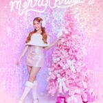 Savika Chaiyadej Instagram - Merry Christmas 🎁🎄 May your days be merry and bright #pinkysavika #christmas #christmastime @winkycosmetics_th