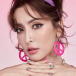 Savika Chaiyadej Instagram - ปัดขึ้นปัดลงแบบเวรี่จึ้ง 🇰🇷 👀✨🪩 𝙒𝙞𝙣𝙠𝙮 𝙛𝙪𝙣𝙠𝙮 𝙡𝙖𝙨𝙝𝙚𝙨 𝙫𝙤𝙡𝙪𝙢𝙚 𝙘𝙪𝙧𝙡𝙞𝙣𝙜 &𝙬𝙖𝙩𝙚𝙧𝙥𝙧𝙤𝙤𝙛 𝙢𝙖𝙨𝙘𝙖𝙧𝙖 👀✨ . . เปิดตัวมาสคาร่าสุดปัง “ ปัดแล้วเด้ง ขนตาเต้นได้ “ . #Funkylashes #winkycosmetic #mascara #มาสคาร่า #มาสคาร่าขนตาฟู #มาสคาร่าขนตาเต้นได้ #มาสคาร่าเกาหลี 📌พรีออกเดอร์วันนี้ LINE@ winkybeauty 📺 @winkycosmetics_th