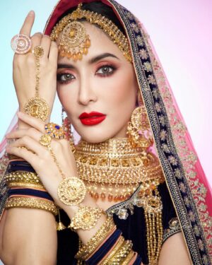 Savika Chaiyadej Instagram - #pinkysavika #พิ้งกี้สาวิกา #asokamakeup #indianmakeup #makeup #thailand #actress