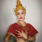 Savika Chaiyadej Instagram - Once upon a time in Ayothaya ✨ 🇹🇭 #ayothayamakeup #ayothayatrend #makeuptransformation #makeup #thailand #pinkysavika #thaitraditional @gampun @mix_rachaya @tippymakeup @casperproud @kelly_yeslow @lefth4nds