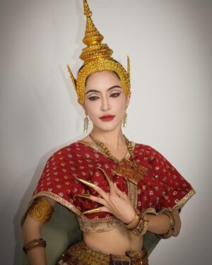 Savika Chaiyadej Instagram - Once upon a time in Ayothaya ✨ 🇹🇭 #ayothayamakeup #ayothayatrend #makeuptransformation #makeup #thailand #pinkysavika #thaitraditional 
@gampun @mix_rachaya 
@tippymakeup @casperproud 
@kelly_yeslow @lefth4nds