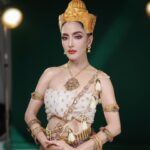 Savika Chaiyadej Instagram - Once upon a time in Ayothaya ✨ 🇹🇭 #ayothayamakeup #ayothayatrend #makeuptransformation #makeup #thailand #pinkysavika #thaitraditional @gampun @mix_rachaya @tippymakeup @casperproud @kelly_yeslow @lefth4nds
