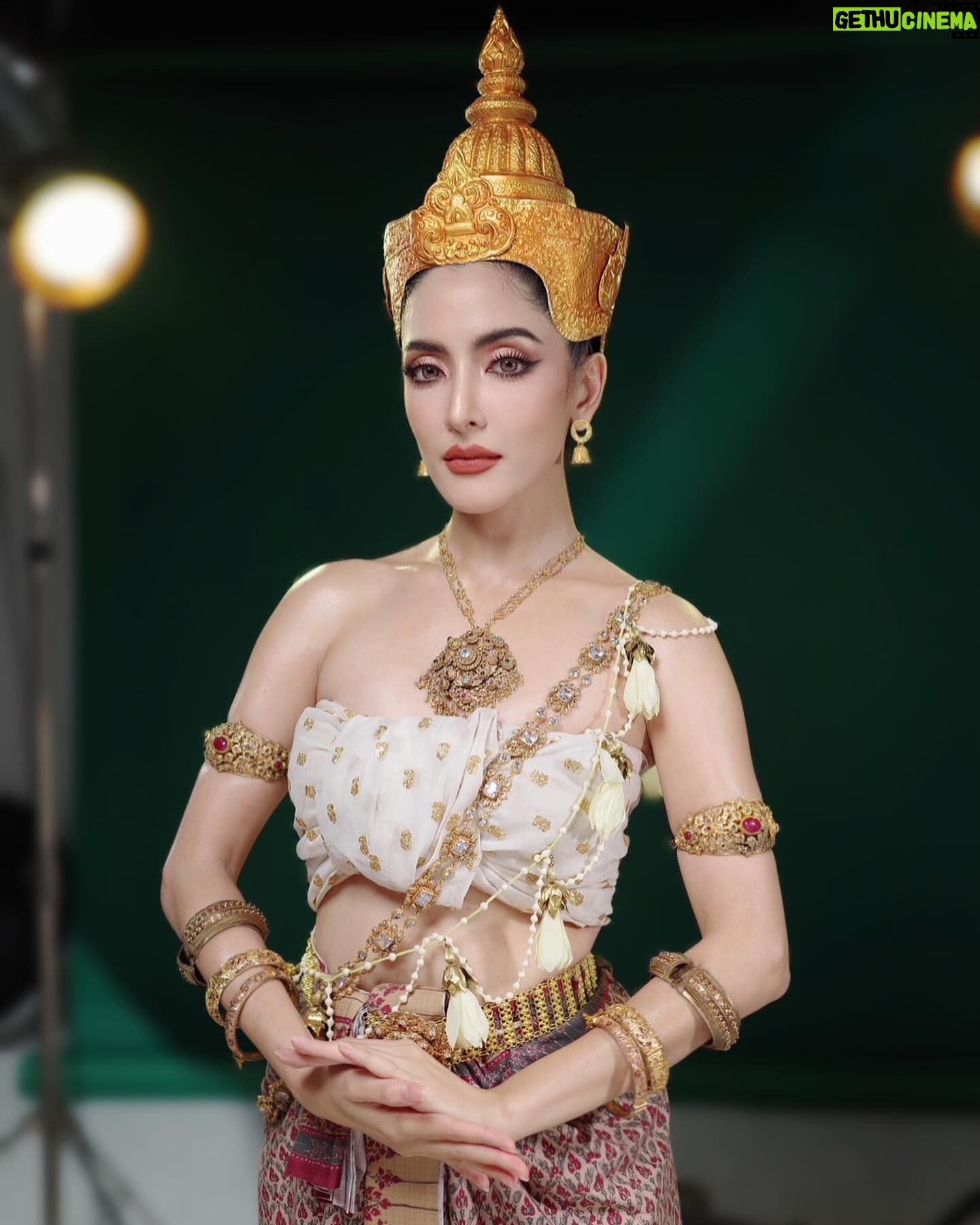 Savika Chaiyadej - 16.6K Likes - Once upon a time in Ayothaya ✨ 🇹🇭 #ayothayamakeup #ayothayatrend #makeuptransformation #makeup #thailand #pinkysavika #thaitraditional
@gampun @mix_rachaya
@tippymakeup @casperproud
@kelly_yeslow @lefth4nds