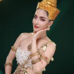 Savika Chaiyadej Instagram - Once upon a time in Ayothaya ✨ 🇹🇭 #ayothayamakeup #ayothayatrend #makeuptransformation #makeup #thailand #pinkysavika #thaitraditional @gampun @mix_rachaya @tippymakeup @casperproud @kelly_yeslow @lefth4nds