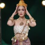 Savika Chaiyadej Instagram - Once upon a time in Ayothaya ✨ 🇹🇭 #ayothayamakeup #ayothayatrend #makeuptransformation #makeup #thailand #pinkysavika #thaitraditional @gampun @mix_rachaya @tippymakeup @casperproud @kelly_yeslow @lefth4nds