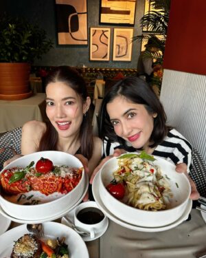 Savika Chaiyadej Instagram - ✨สัมผัสประสบการณ์การรับประทานอาหารฝรั่งเศส ทีโฟร์การ์ซองส์ (4Garçons) อร่อยกับรสชาติคลาสสิค แบบฝรั่งเศสแท้ พร้อมจิบเครื่องดื่ม ฟังดนตรี และชมงานศิลปะ ของศิลปินที่มีเอกลักษณ์เฉพาะตัว

#4garconsbkk
#AuthenticFrenchFood

#GOATHUBPR