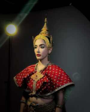 Savika Chaiyadej Instagram - Once upon a time in Ayothaya ✨ 🇹🇭 #ayothayamakeup #ayothayatrend #makeuptransformation #makeup #thailand #pinkysavika #thaitraditional 
@gampun @mix_rachaya 
@tippymakeup @casperproud 
@kelly_yeslow @lefth4nds