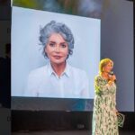 Sawsan Badr Instagram - سعدت بتكريمى من مهرجان ميدفست فى دورته الخامسة .. شكرا دكتور مينا النجار .. دكتور خالد على لاهتمامكم بدور الفن وتأثيره على المجتمع .. بالنجاح والتوفيق دايما @medfest.egypt @khaled_el_hagar @minaelnaggar