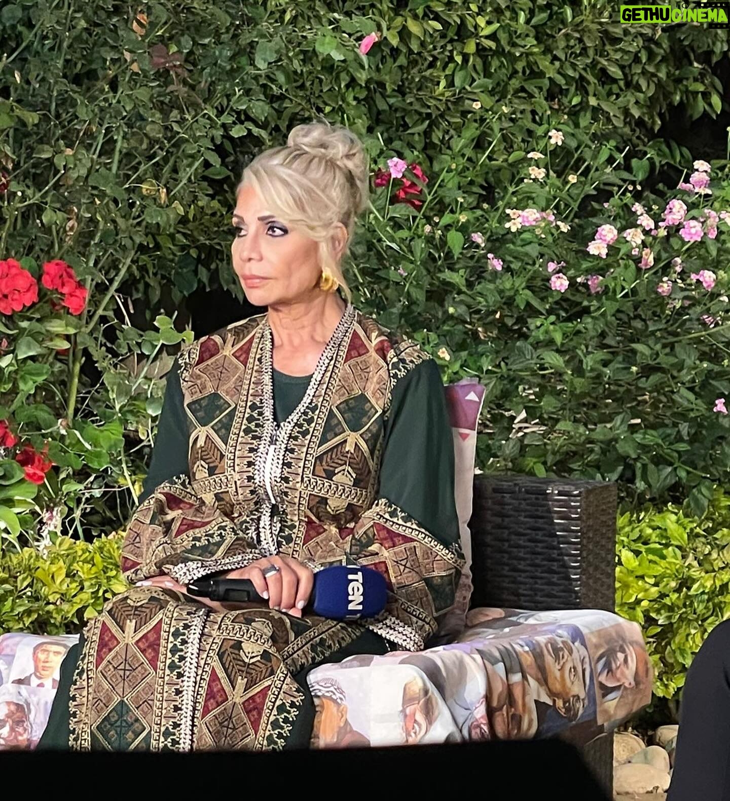 Sawsan Badr Instagram - مع بوسي ❤️ @boosy17 شعر @islamzakisalon stylist@ @mai.e.gandy
