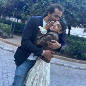 Sawsan Badr Instagram - الف مبروووك يا حبيبتي ربنا يسعدكم 🌺🌺🌺🌺🌺 @salmaabudeif