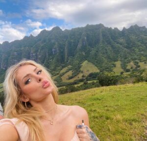Saxon Sharbino Instagram - i love seeing the world 🌍