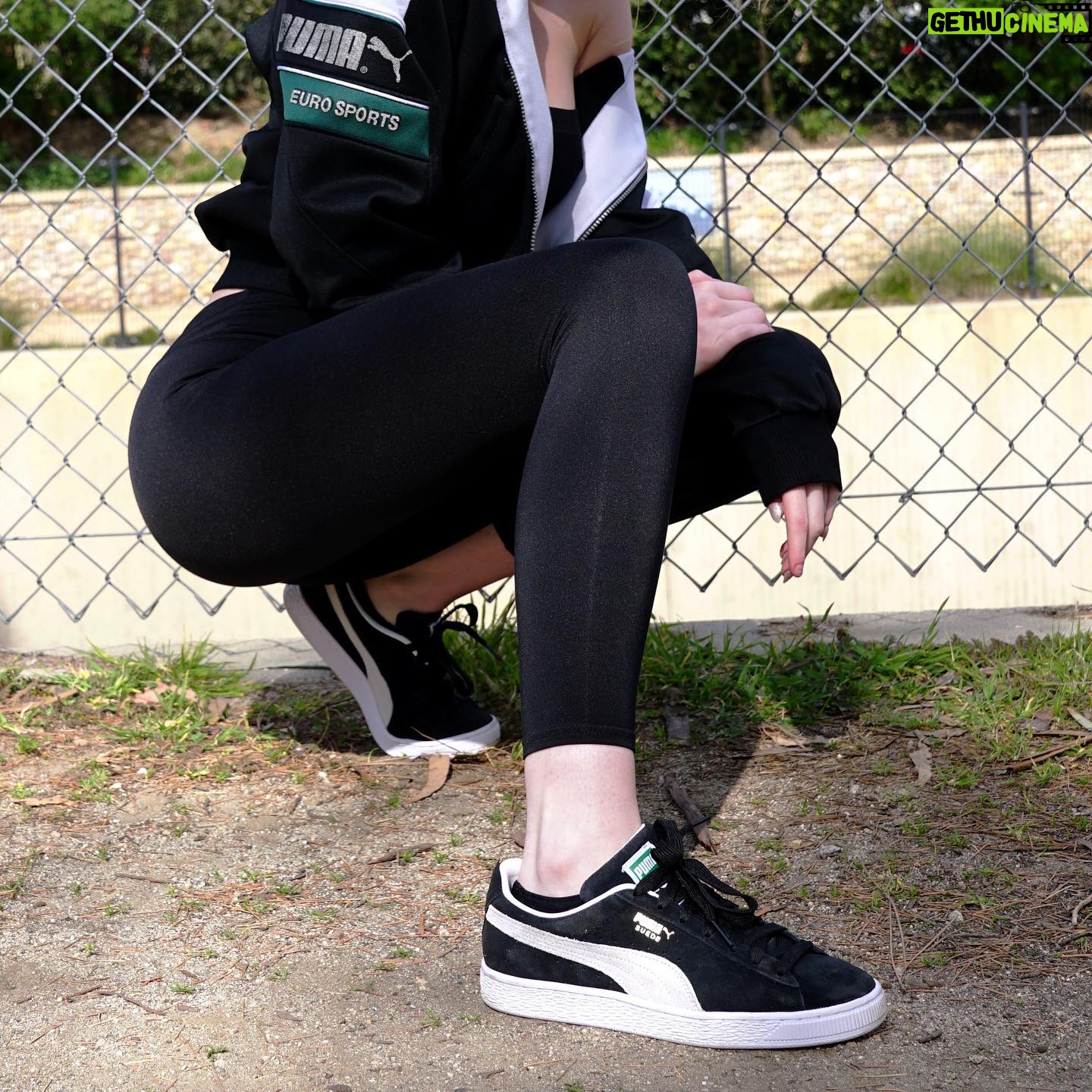 Saxon Sharbino Instagram - wanna go for a walk with my @puma ‘s and i? 😉 #pumasportstyle #foreverclassic @pumasportstyle