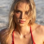 Saxon Sharbino Instagram - mentally at the beach 🏝️
