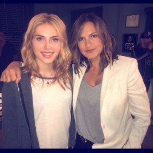 Saxon Sharbino Instagram - Tomorrow 8/9 CST on @nbcsvu with @therealmariskahargitay set your clocks! 📺 2nd episode of season 19 #Mood #lawandordersvu can't wait for you to meet Savannah Ross 💗