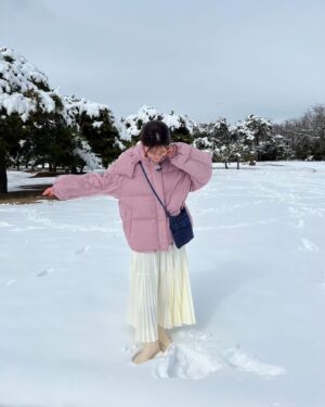 Sayuri Matsumura Instagram - 🍎

ラヴィット！さんのロケで松島にお邪魔したとき

直前に雪が降って
綺麗な雪景色🥰
綺麗で感動しました
雪って文字書きたくなるよね♡

たくさん食べて
眠くなって居眠りさん💤
