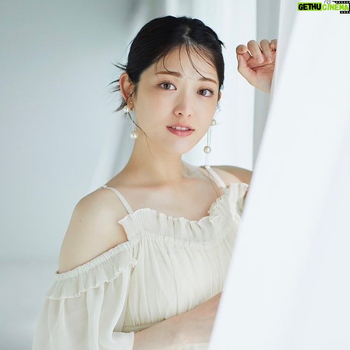 Sayuri Matsumura Instagram - 🍎 LOCARIさんのサイトにて、 お肌・美容についてお話しさせて頂きました🫶 『クオリティファースト ザ・ダーマ』のシートマスクは 水分量がたっぷりでお気に入りです♡ 最近私は乾燥によるくすみも気になってきたので パープルの"ザ・ダーマ ガラクトミセス"をよく使っています! 詳しくは 記事もぜひご覧ください☺️ お写真もたくさん撮ってもらいました♡ #クオリティファースト #ザダーママスク #シートマスク #スキンケア #LOCARI #pr